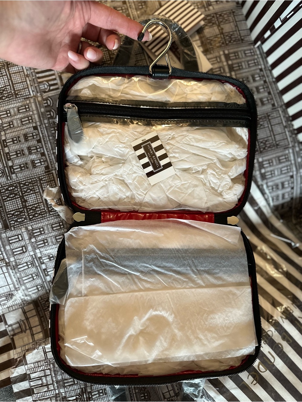 Henri Bendel, Slim Hanging Weekender-Izak Girl Print, Matching Pouch, Toiletry - Picture 7 of 14